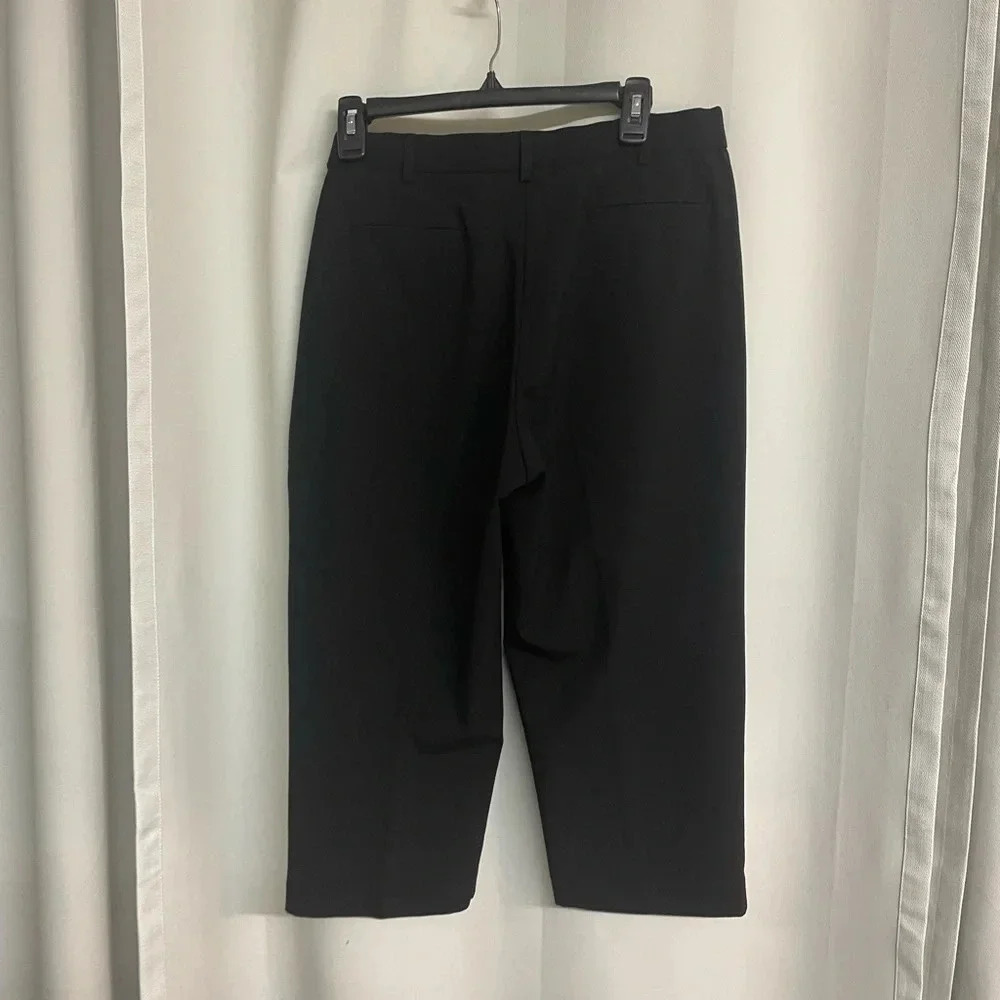 Briggs New York black capris 12P